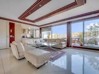 Magnificent Top-Floor Apartment