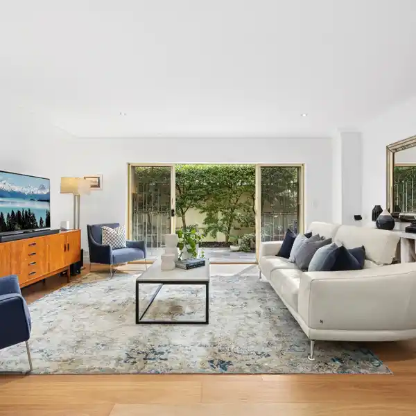 BEAUTIFULLY REIMAGINED NORTH-FACING GARDEN APARTMENT