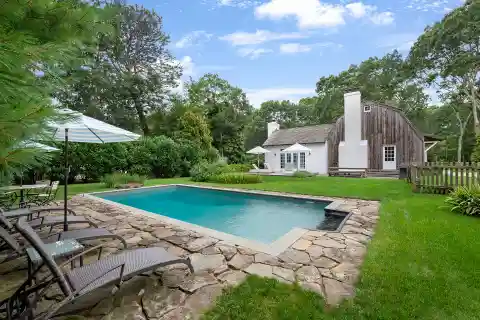 Post and Beam Cottage in Wainscott