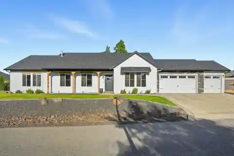 Modern Farmhouse in Luxurious Gated Community