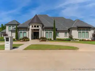 Stunning Home in Gated Oak Leaf Estates