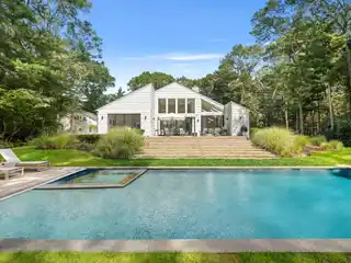 Wonderful Contemporary Home Located Near East Hampton Village