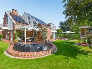 Beautiful Combination of Tradition and Modern Living Comfort