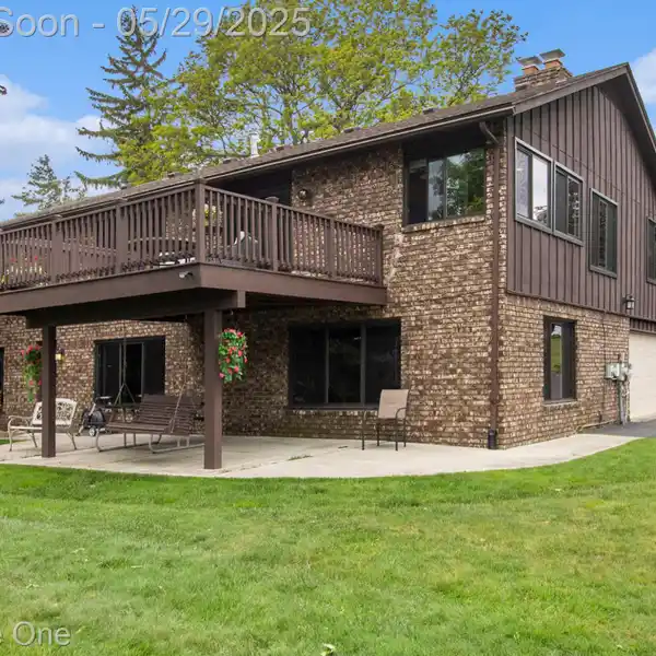 EXPANSIVE LAKEFRONT RANCH WITH BREATHTAKING VIEWS