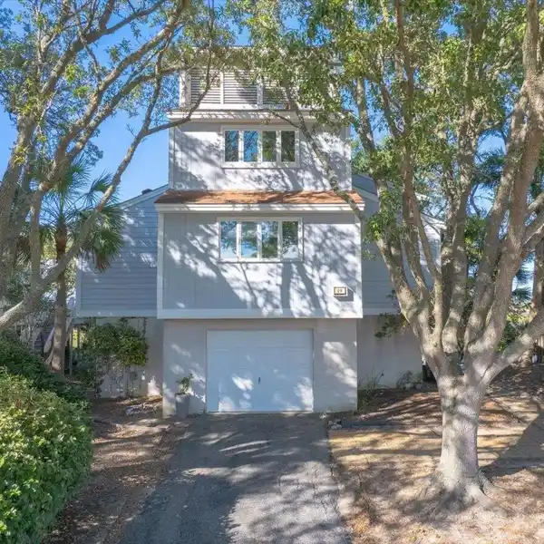 AN UNMATCHED SENSE OF SERENITY AND LOWCOUNTRY CHARM