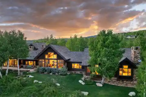 Elegant Mountain Residence with Breathtaking Views