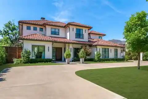 Exquisite Newer Construction on a Prime Preston Hollow Block