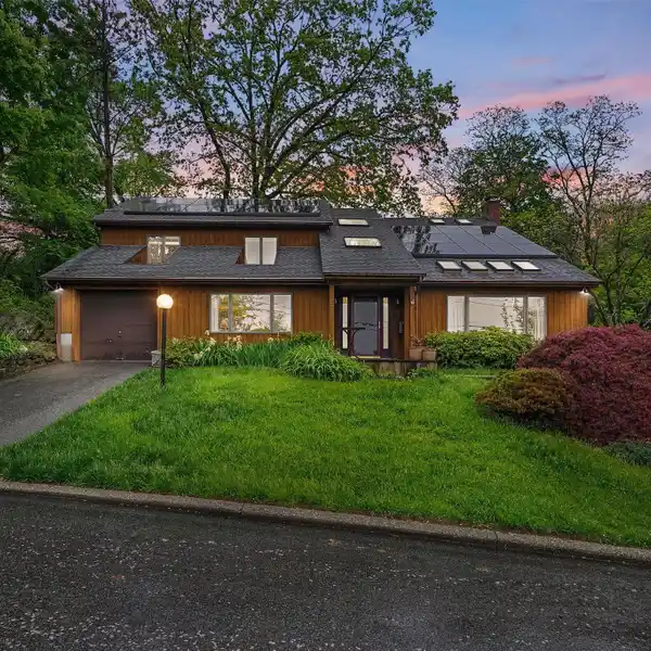 STYLISH CONTEMPORARY LIVING WITH HUDSON RIVER VIEWS