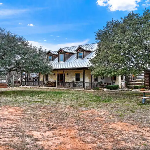 BEAUTIFUL 61-PLUS-ACRE RANCH IN THE HEART OF ENCHANTED VISTA