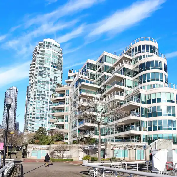 PRIME WATERFRONT HOME