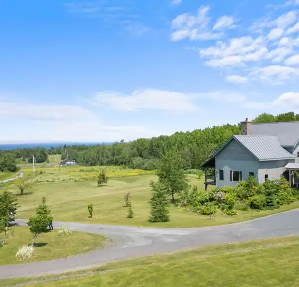 TREEHOUSE AT MEADOW BREEZE LANE