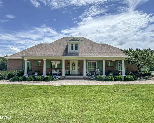 PERFECT LAKEFRONT SOUTHERN LIVING RANCH HOME