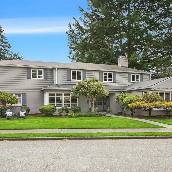 PRESTIGIOUS LAURELHURST LIVING