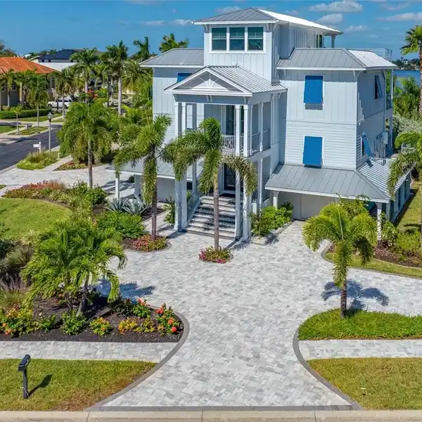 SOPHISTICATED OPEN-CONCEPT GREAT ROOM DESIGN