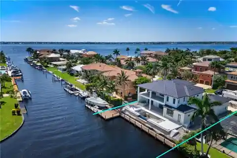 Luxury Living in Town and River