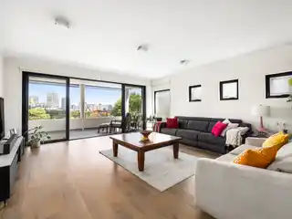 Full-Floor Apartment in Orana