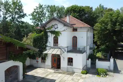 A Magnificent Rarity and Unique Beauty - Tuscan-Style Villa with Park-Like Gardens