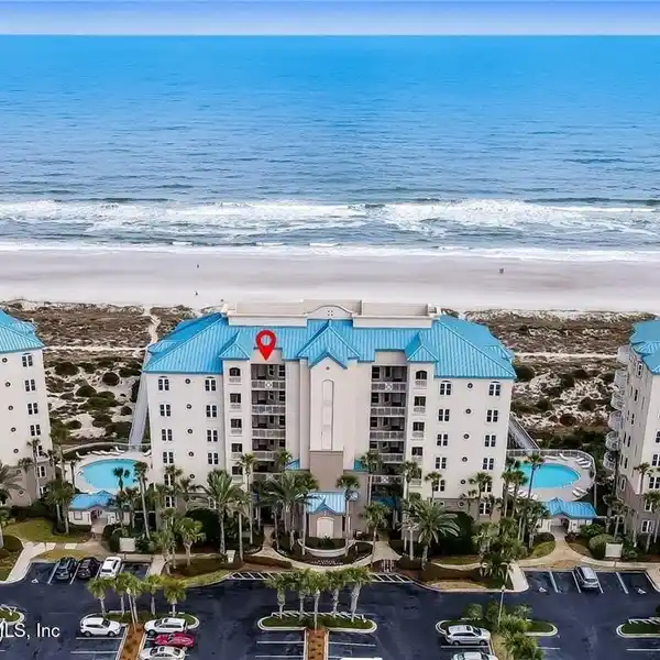 PENTHOUSE WITH STUNNING OCEAN VIEWS
