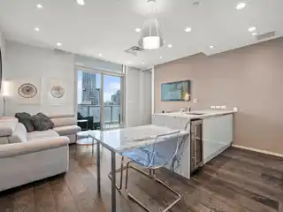 Contemporary Pied-A-Terre in the Austonian