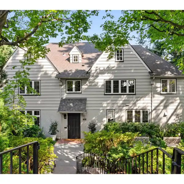 DISTINGUISHED PORTLAND HEIGHTS RESIDENCE