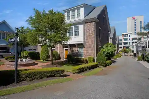 Beautiful Brick Townhome in the Cavalier Residences
