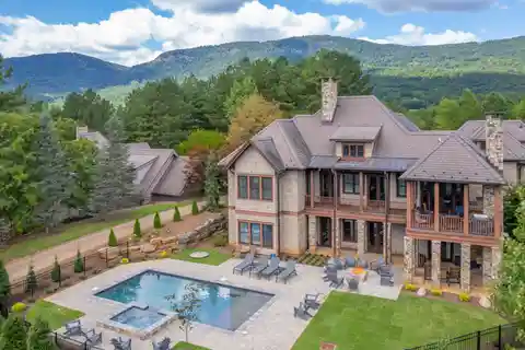 Turnkey Luxury Home in the Heart of Brights Creek