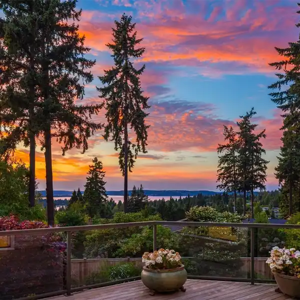 STUNNING CLYDE HILL LUXURY HOME