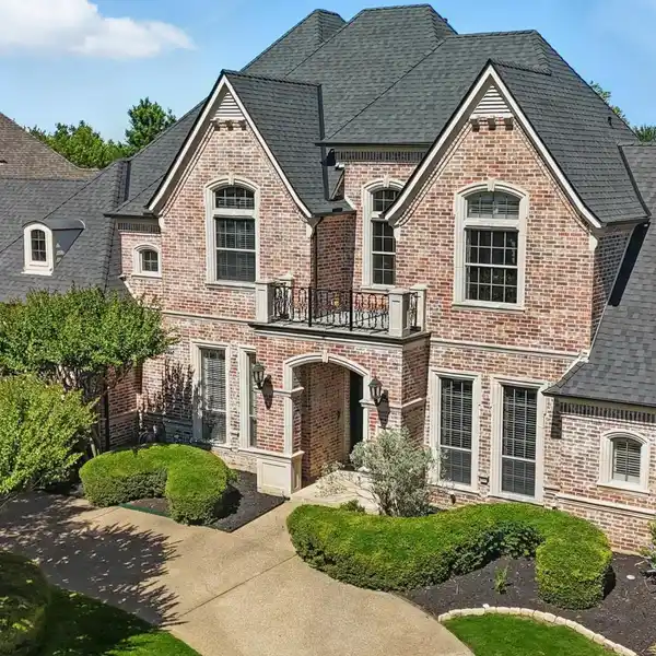 ELEGANT MONTICELLO ESTATE WITH RESORT-STYLE BACKYARD