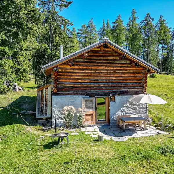 LANTSCH/LENZ: MAIENSäSS WITH STYLISH INTERIORS AND MOUNTAIN PANORAMAS