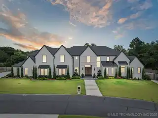 Sleek Contemporary Estate Designed to Impress