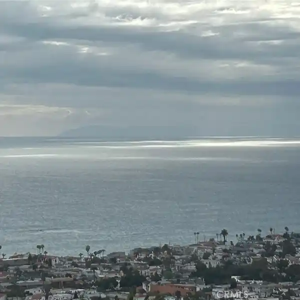 SINGLE-LEVEL HOME WITH UNMATCHED VIEWS
