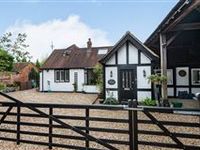 ENCHANTING EXTENDED HOME IN HARPENDEN