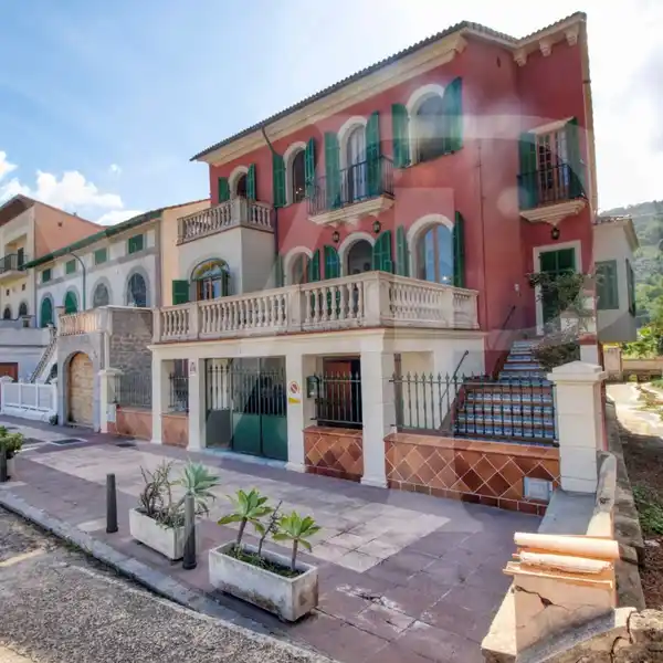 FANTASTIC 1925 MANSION VILLA ON THE BEACH IN PUERTO DE SóLLER