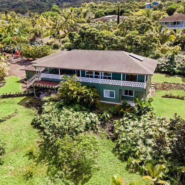 EXCEPTIONAL RESIDENCE IN KEALAKEKUA BAY ESTATES