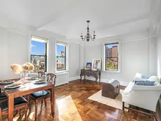 Lovely Sun-flooded Home Near Central Park