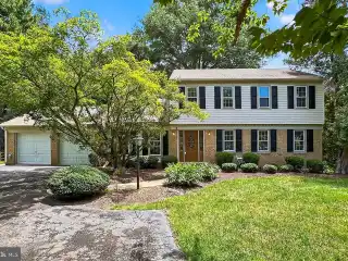 Move-In Ready Home in Prime Neighborhood