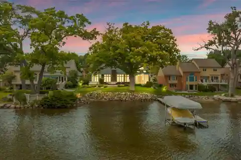 Beautifully Updated Luxury Home on Lake Voorheis