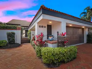 Well-Maintained Detached Villa in Sought-After Bay Villa
