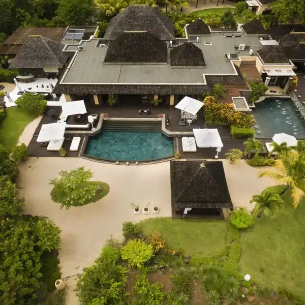 EXCEPTIONAL VILLA IN LUSH TROPICAL SETTING