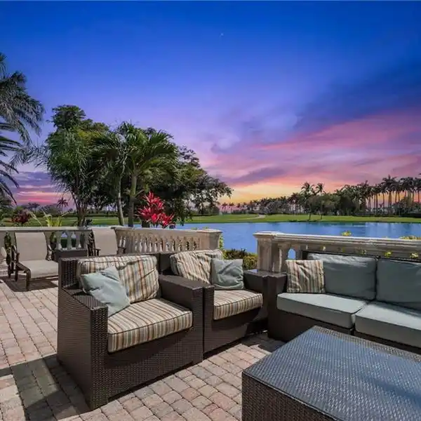 CUSTOM COURTYARD HOME IN SEASIDE ESTATES