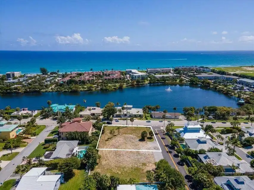 Oversized Lot in Juno Beach