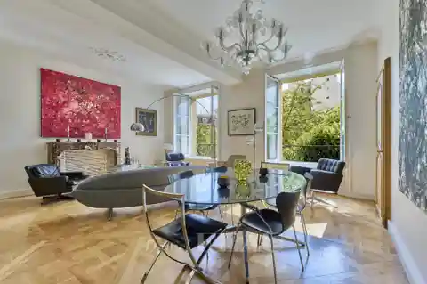 Serene Apartment Overlooking Historic Garden Views