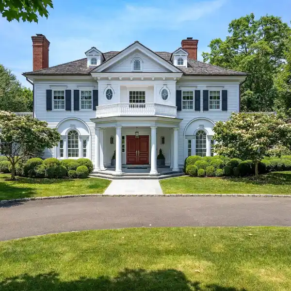 GORGEOUS COLONIAL HOME IN A SOUGHT-AFTER LOCATION