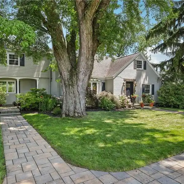 AN ENCHANTING SHOWPLACE