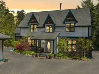 Charming San Juan Cottage on Private Wooded Acres