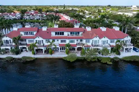 Relaxed Luxury Living in the Estuary