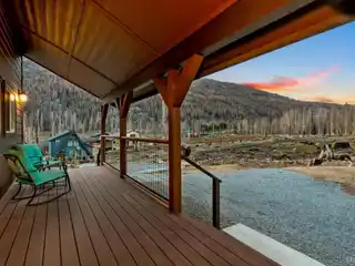 Adventure-Ready Home Near Echo Lakes