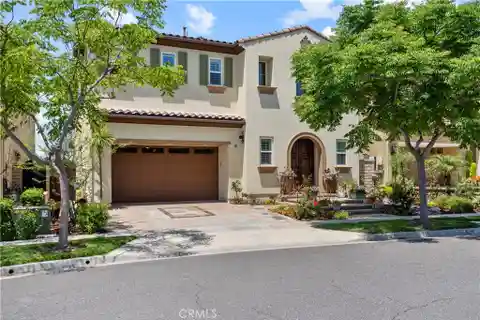 Beautifully Upgraded Home in Highlands