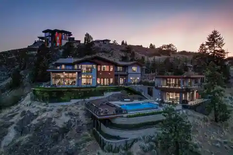 Luxury Hillside Retreat