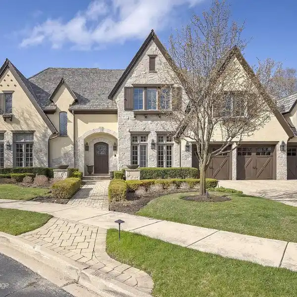 BEAUTIFUL BUILDER'S OWN CUSTOM HOME